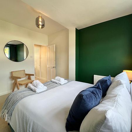 Charming Central Windsor 2 Bed Cottage Free Residents Parking And Private Garden Legoland Ascot Windsor Castle Thorpe Park Heathrow Airport Экстерьер фото