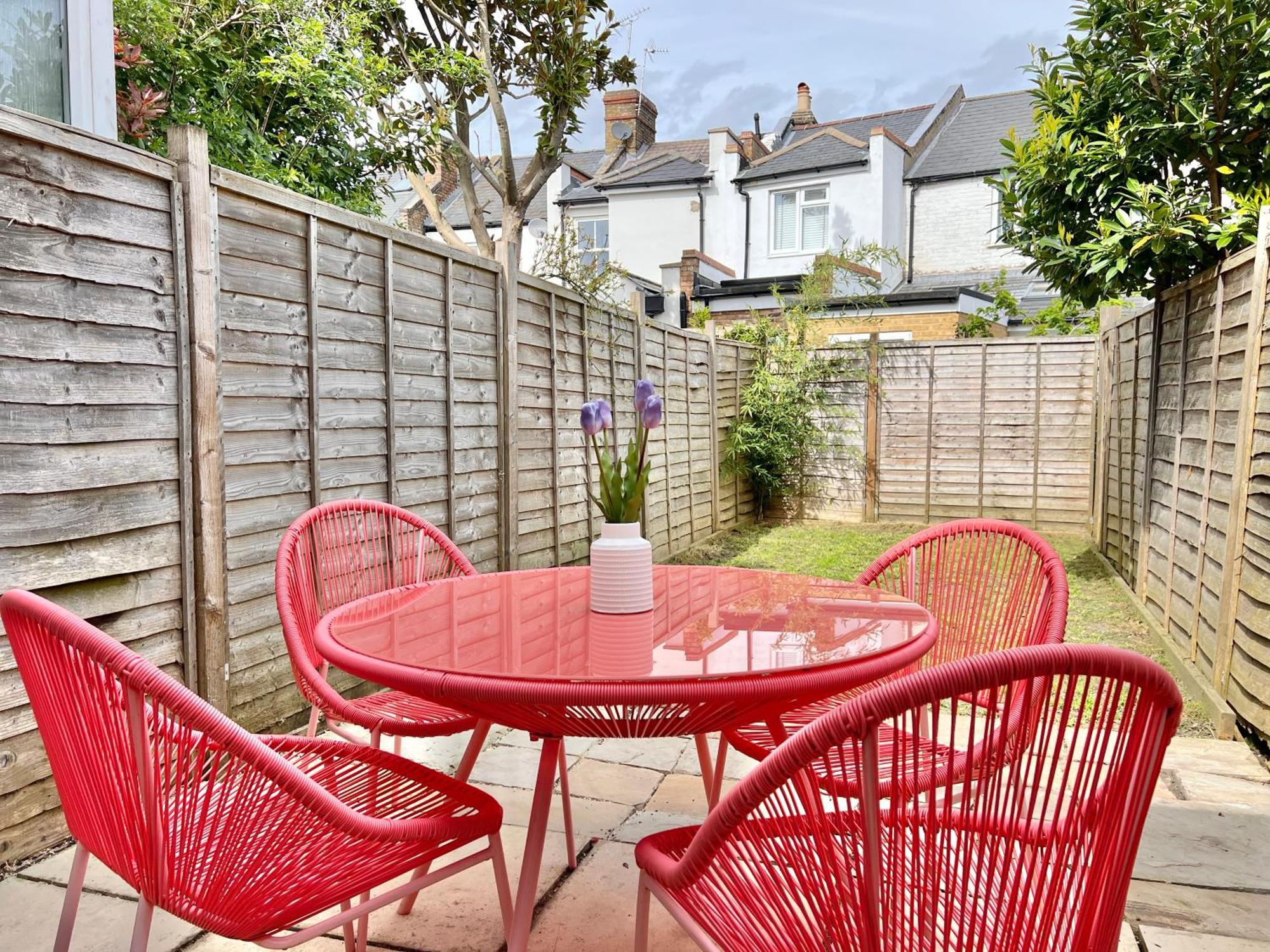 Charming Central Windsor 2 Bed Cottage Free Residents Parking And Private Garden Legoland Ascot Windsor Castle Thorpe Park Heathrow Airport Экстерьер фото