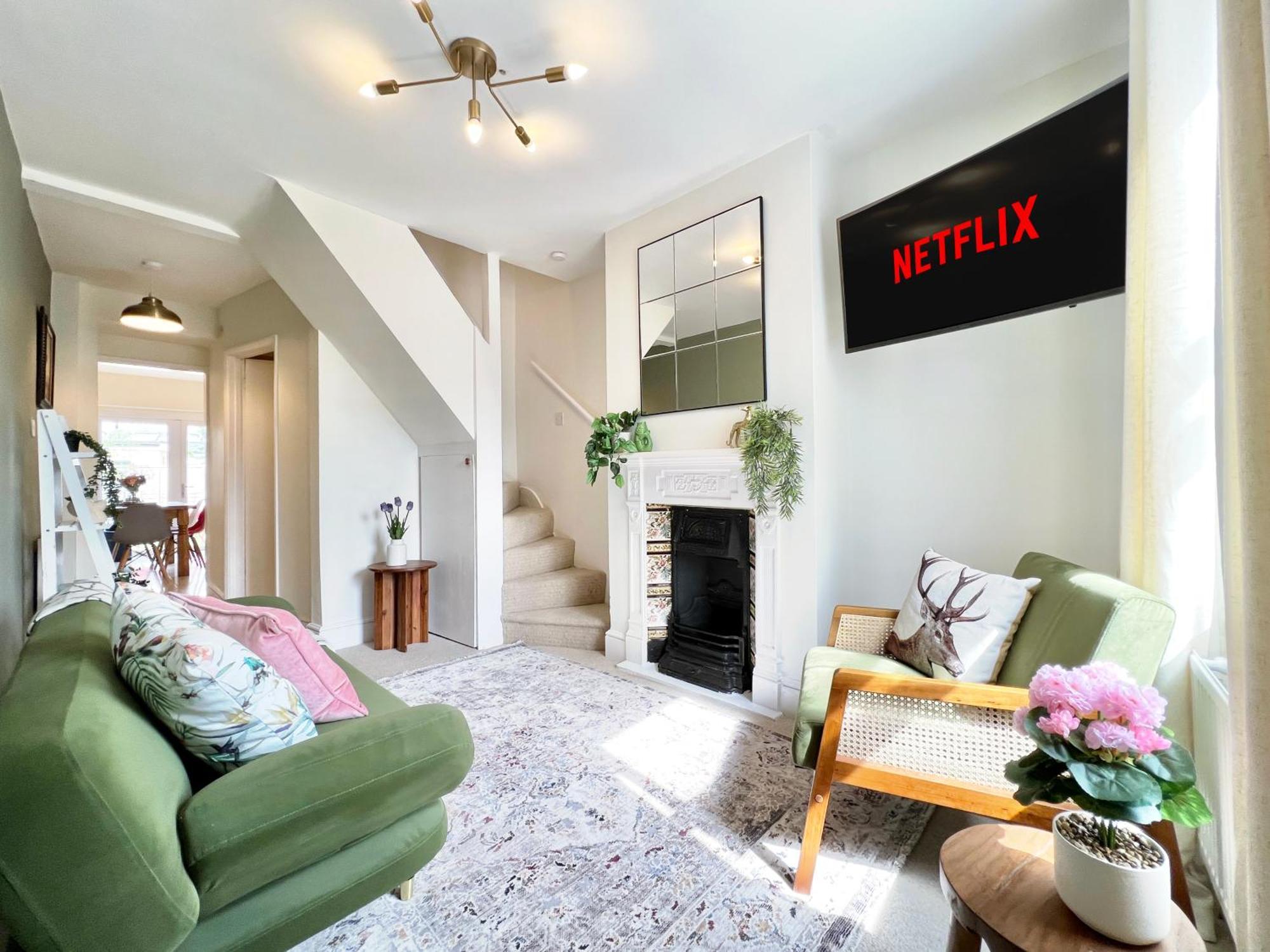 Charming Central Windsor 2 Bed Cottage Free Residents Parking And Private Garden Legoland Ascot Windsor Castle Thorpe Park Heathrow Airport Экстерьер фото